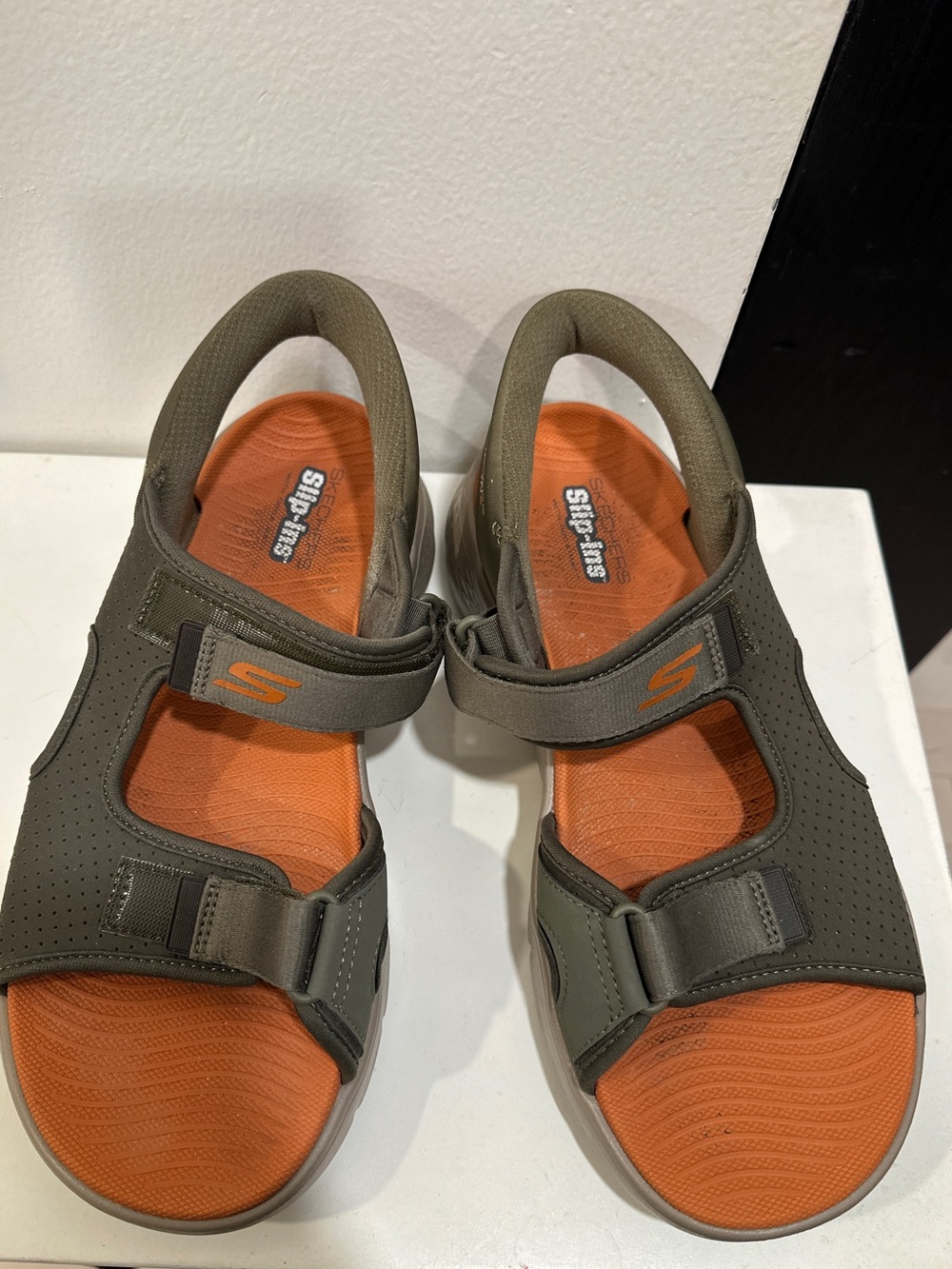 Skechers mens hands free go walk slip on Sandals size 10 EUC